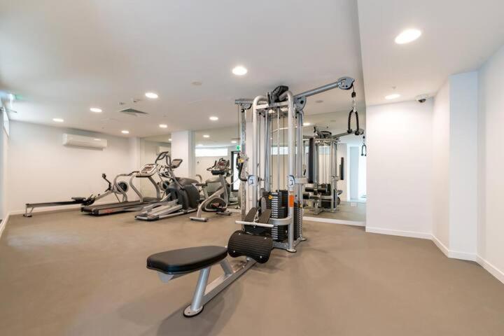 Spacious One Bedroom Apartment In Newmarket Auckland Exterior photo